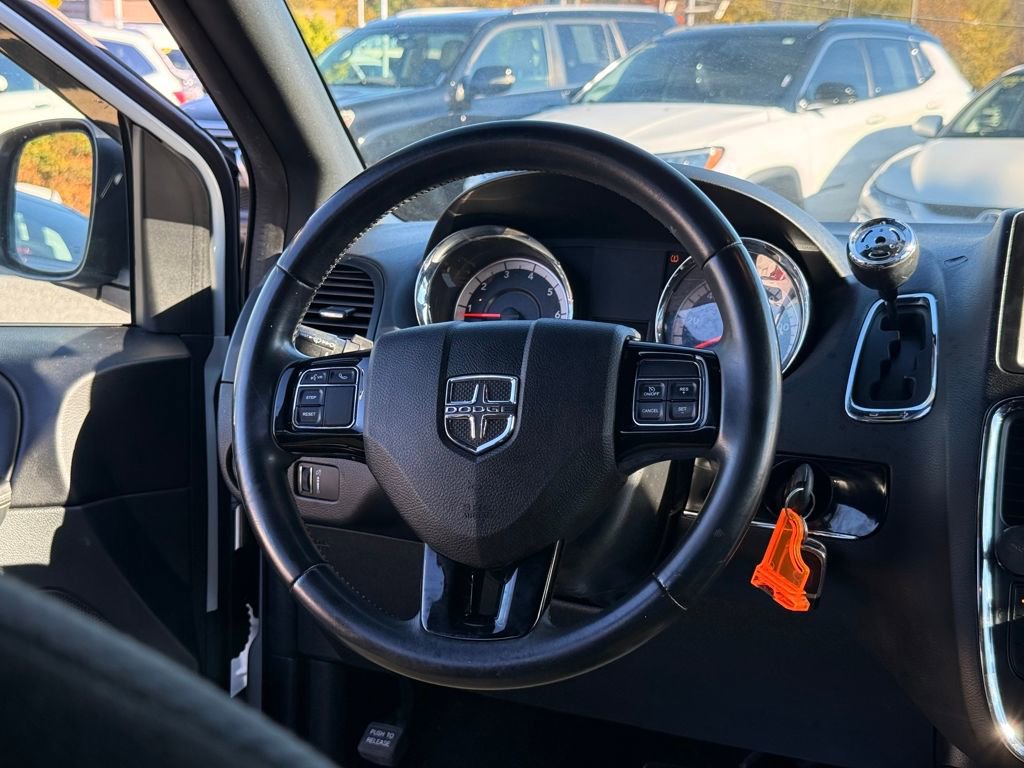 Used 2016 Dodge Grand Caravan SE image 19