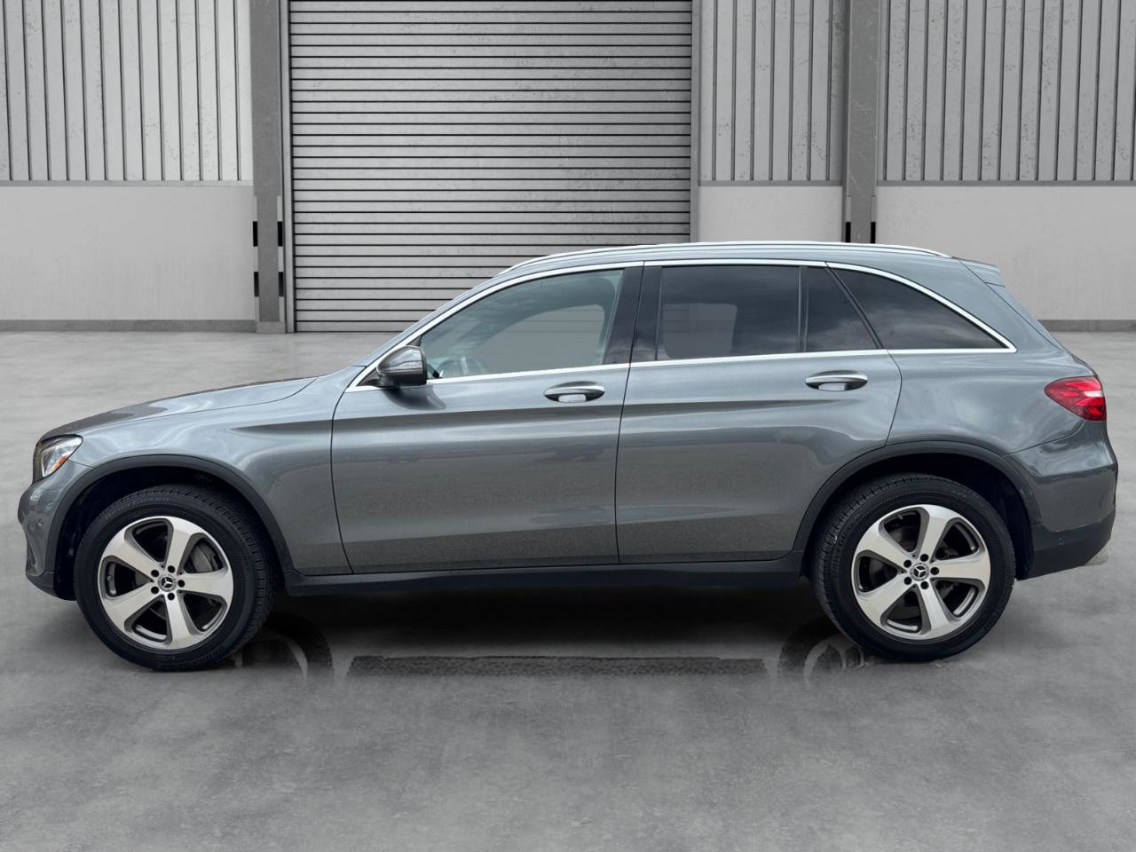Used 2018 Mercedes-Benz GLC 300 4MATIC image 32
