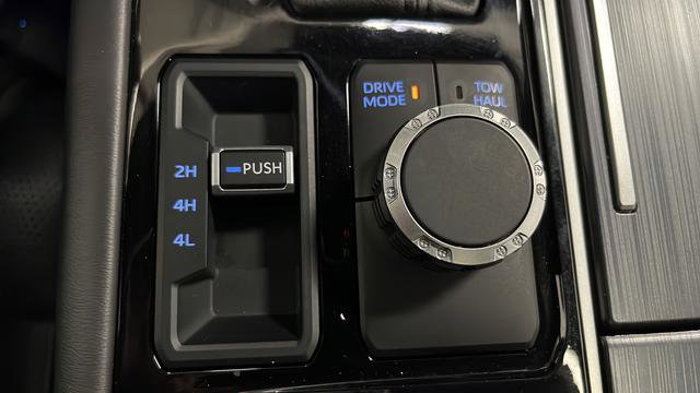 Used 2024 Toyota Sequoia Platinum AWD/4WD image 33