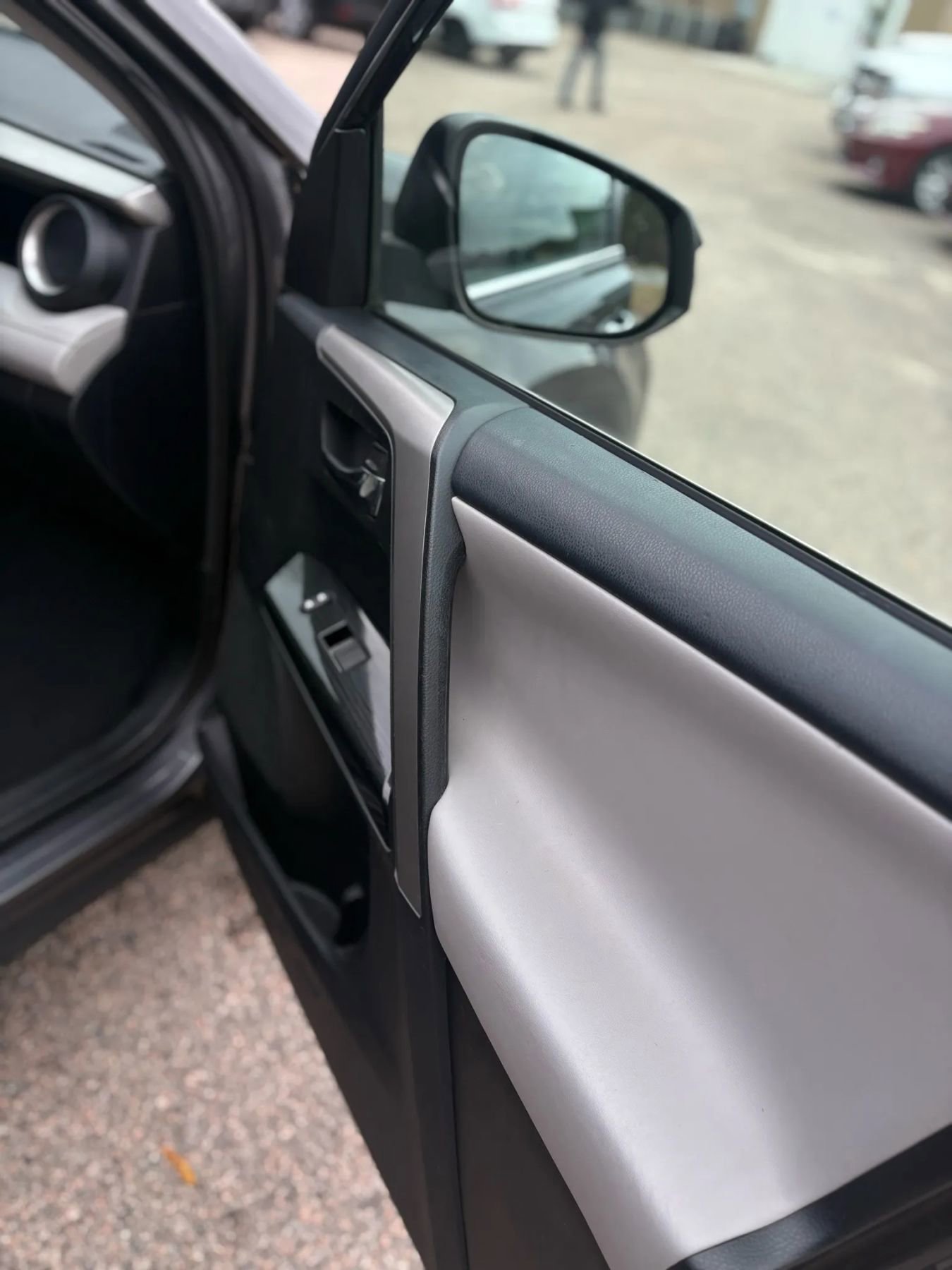 Used 2016 Toyota RAV4 Limited image 23