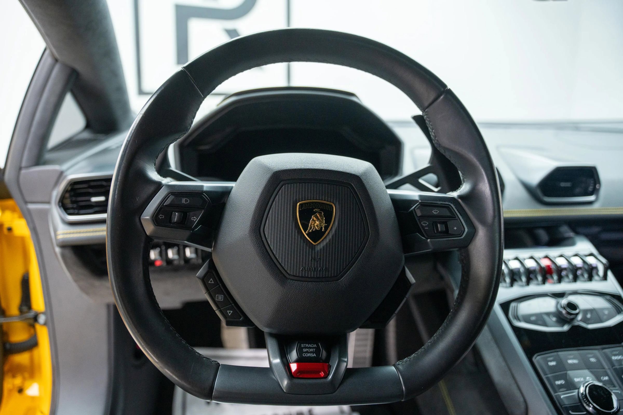 Used 2015 Lamborghini Huracan LP 610-4 image 24