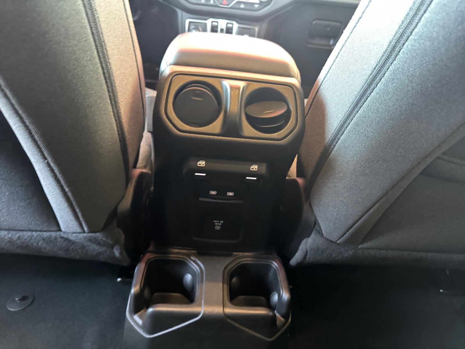 Used 2026 Jeep Wrangler Unlimited Sahara AWD/4WD image 27