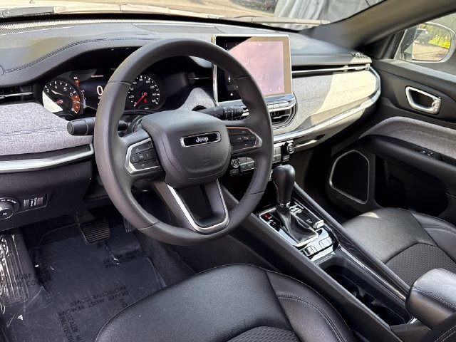 Used 2024 Jeep Compass Latitude AWD/4WD image 16