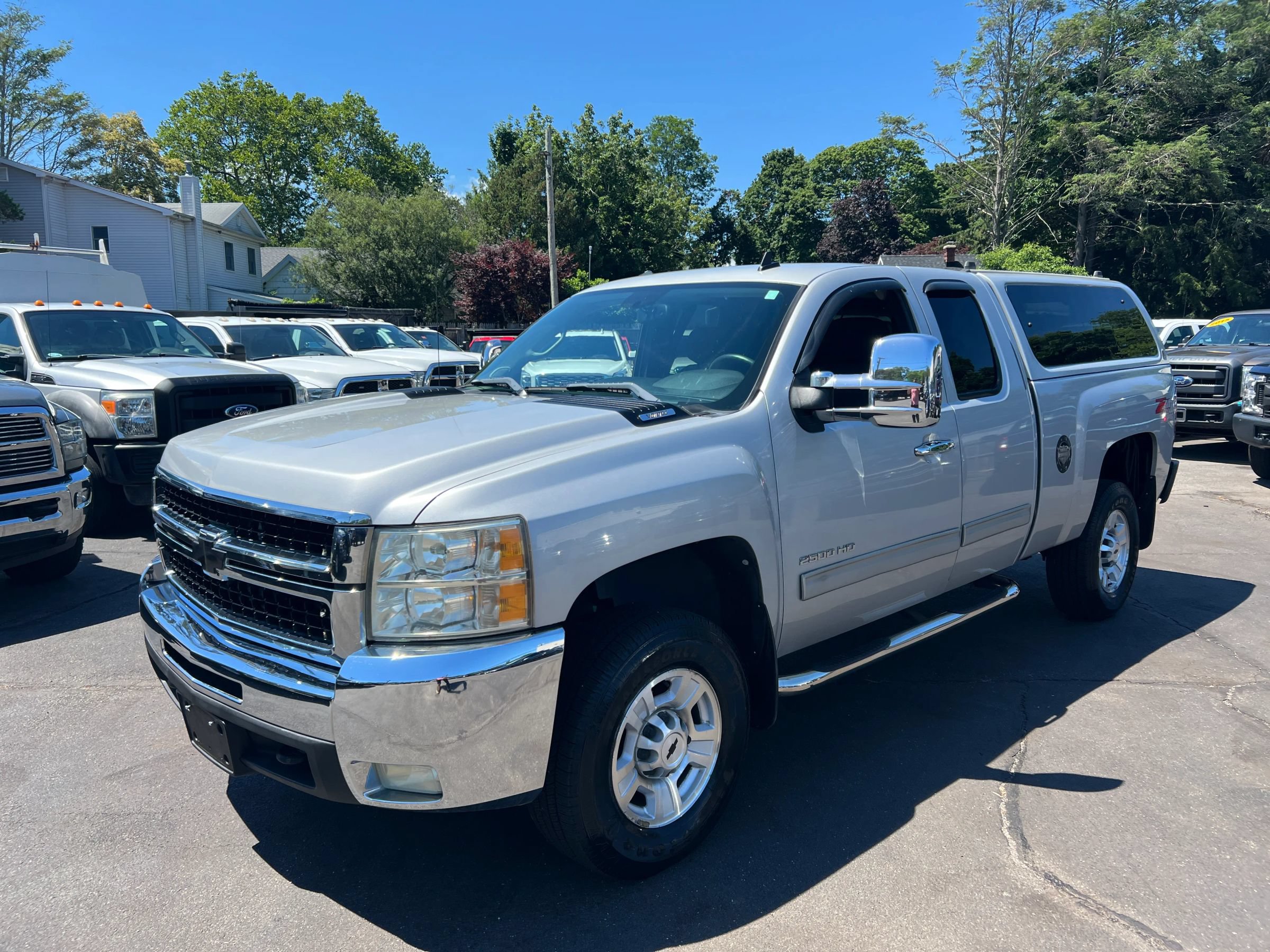 Used 2010 Chevrolet Silverado 2500 LT w/ Interior Plus Package AWD/4WD image 2