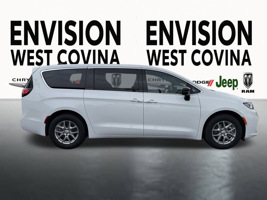 New 2026 Chrysler Pacifica Select image 12
