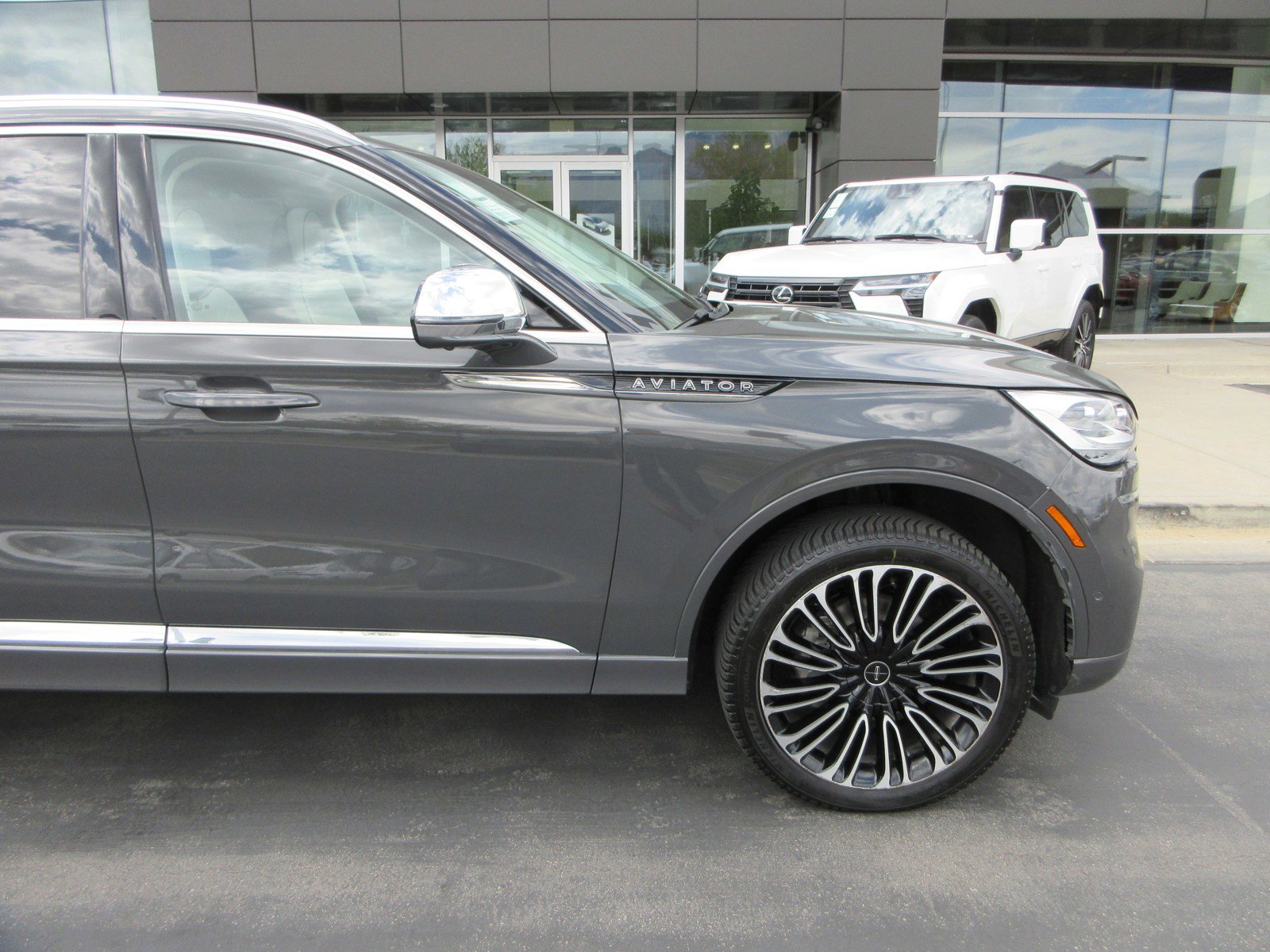 Used 2021 Lincoln Aviator Black Label w/ Dynamic Handling Package AWD/4WD image 13