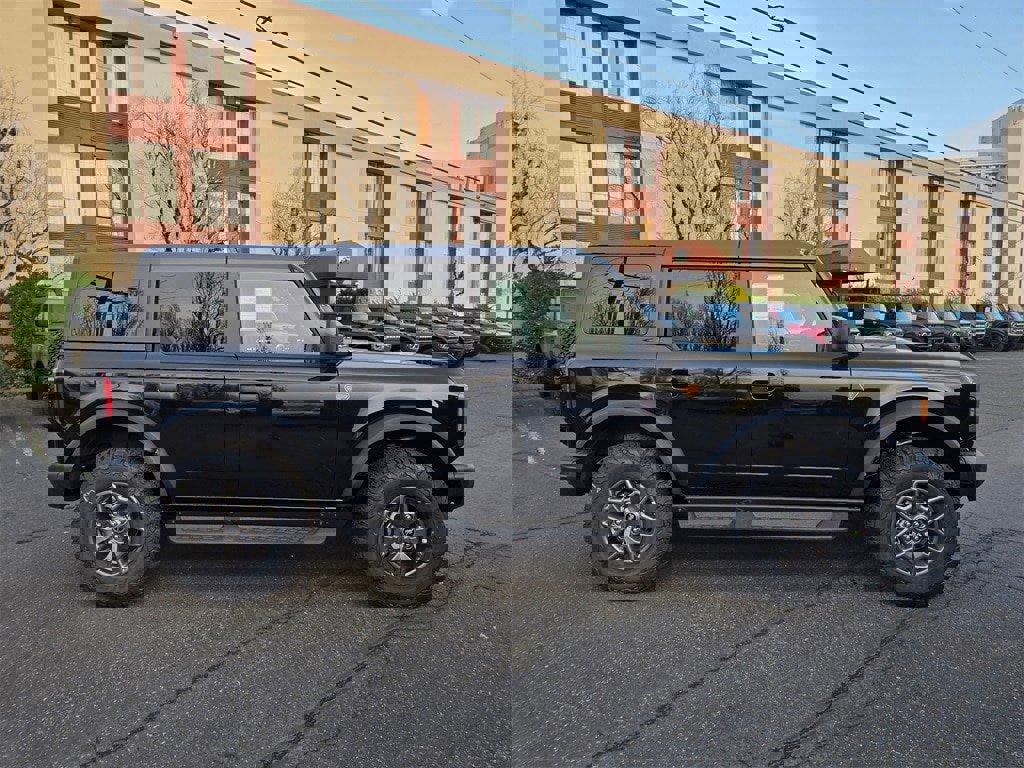 New 2025 Ford Bronco Badlands image 4