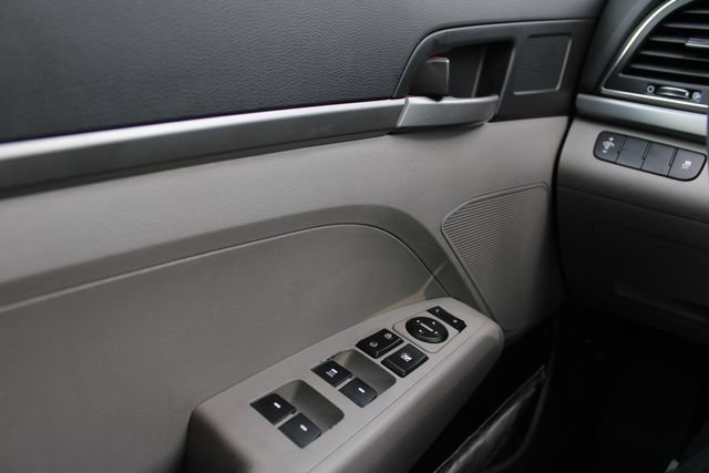 Used 2017 Hyundai Elantra SE FWD image 8