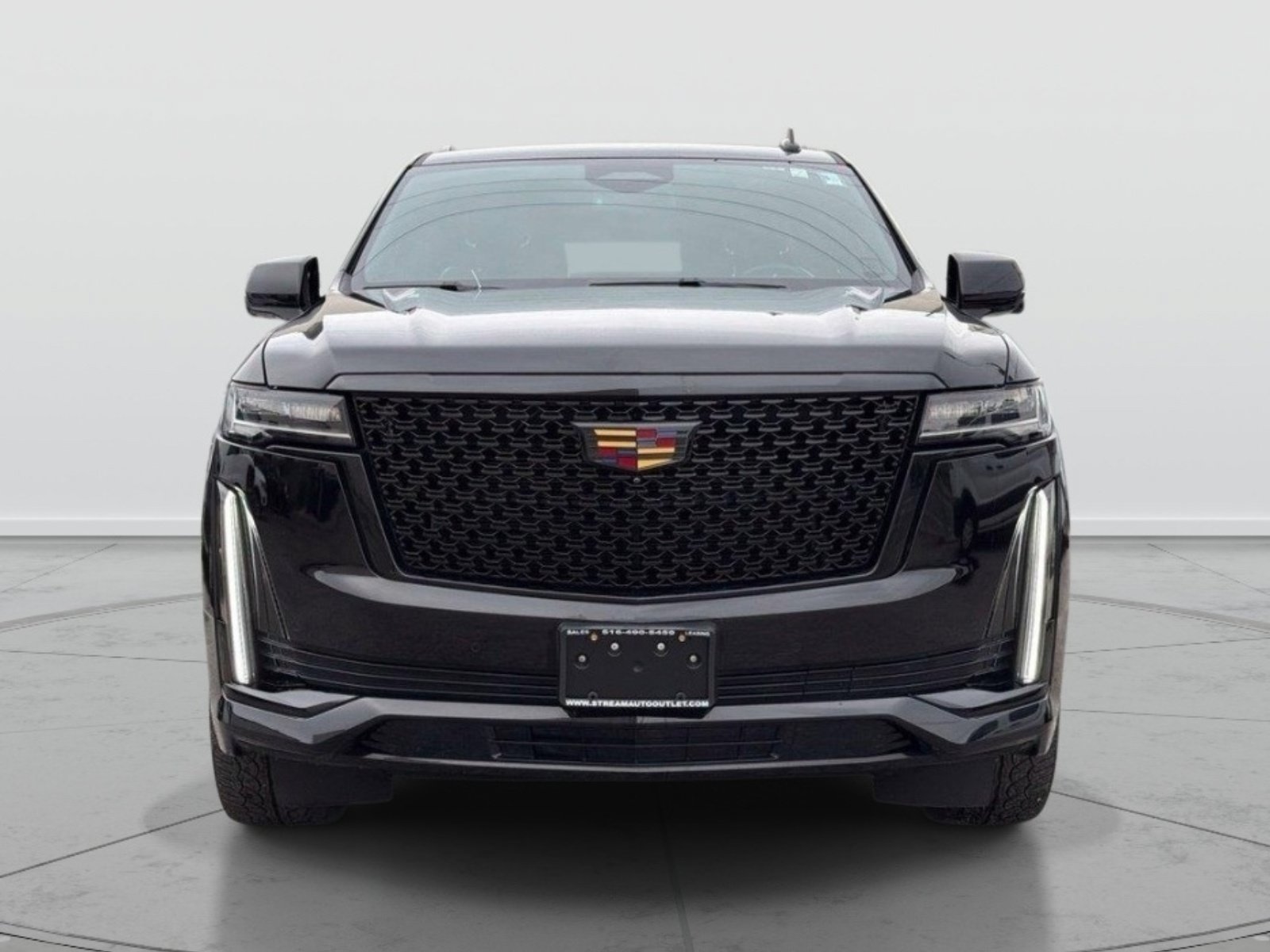 Used 2023 Cadillac Escalade Luxury AWD/4WD image 2