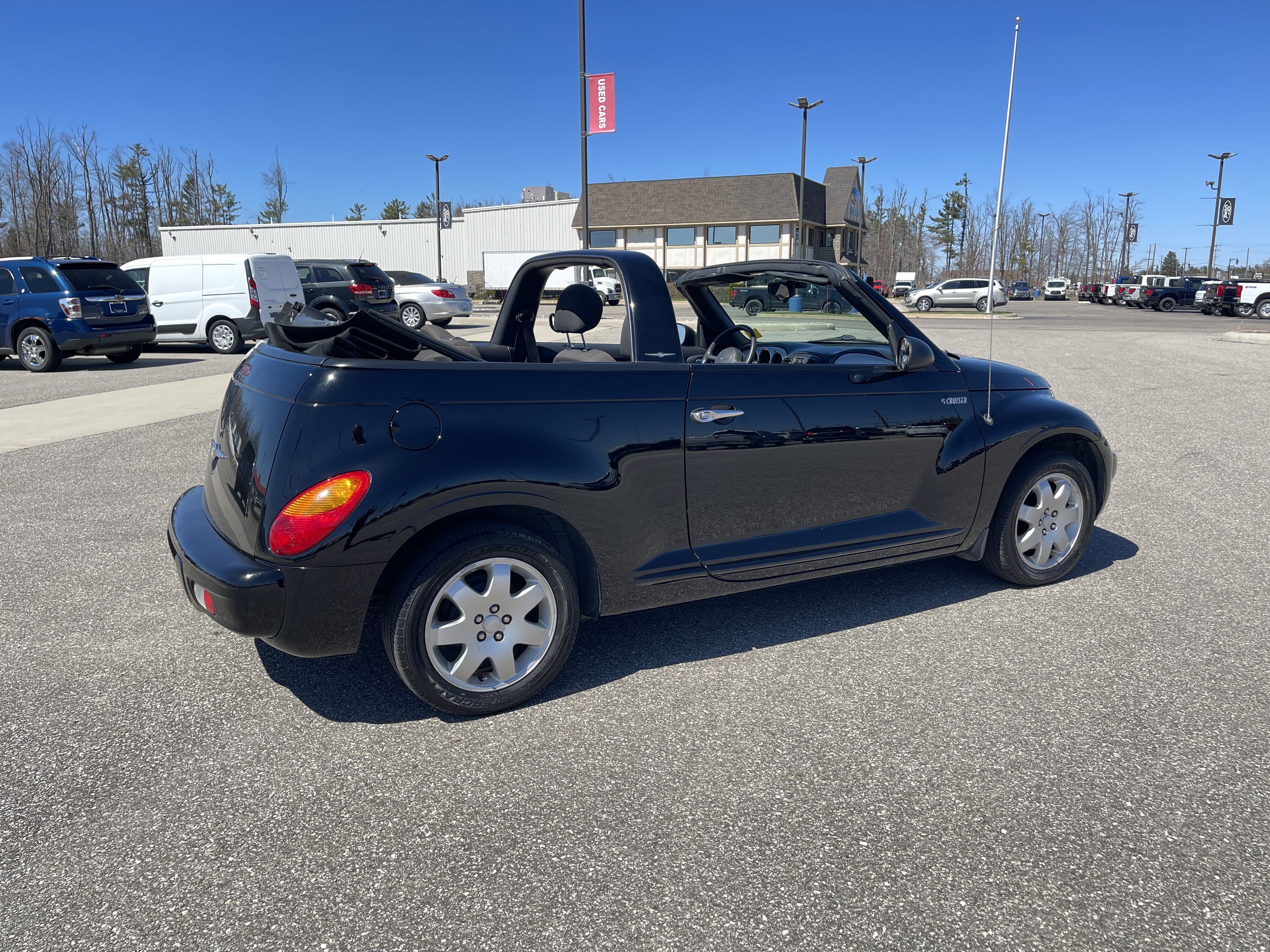 Used 2005 Chrysler PT Cruiser Touring FWD image 4