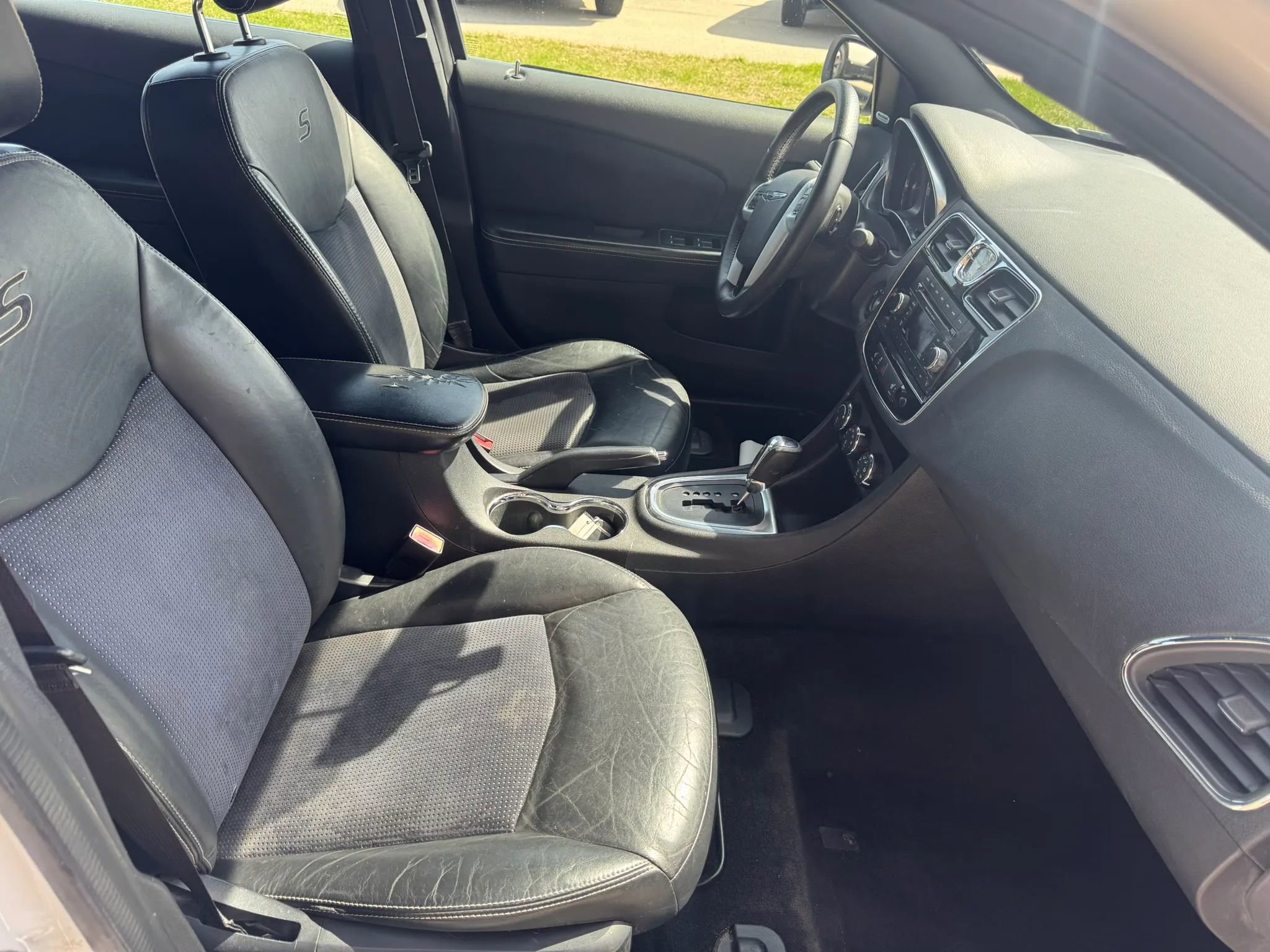 Used 2014 Chrysler 200 Limited w/ 200 S V6 Premium Group FWD image 13