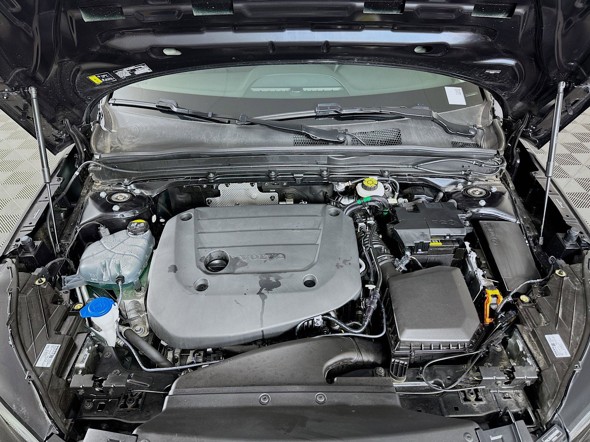 Used 2025 Volvo XC40 B5 Core image 34