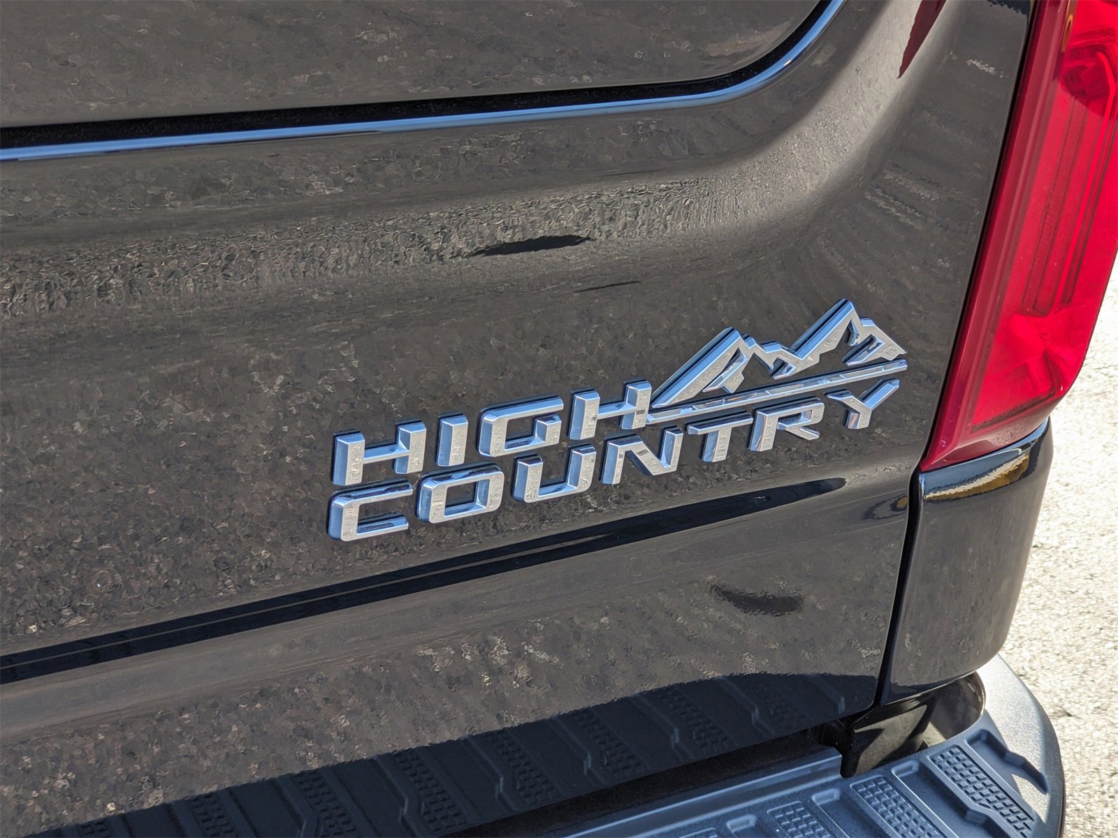 Used 2025 Chevrolet Silverado 1500 High Country image 9