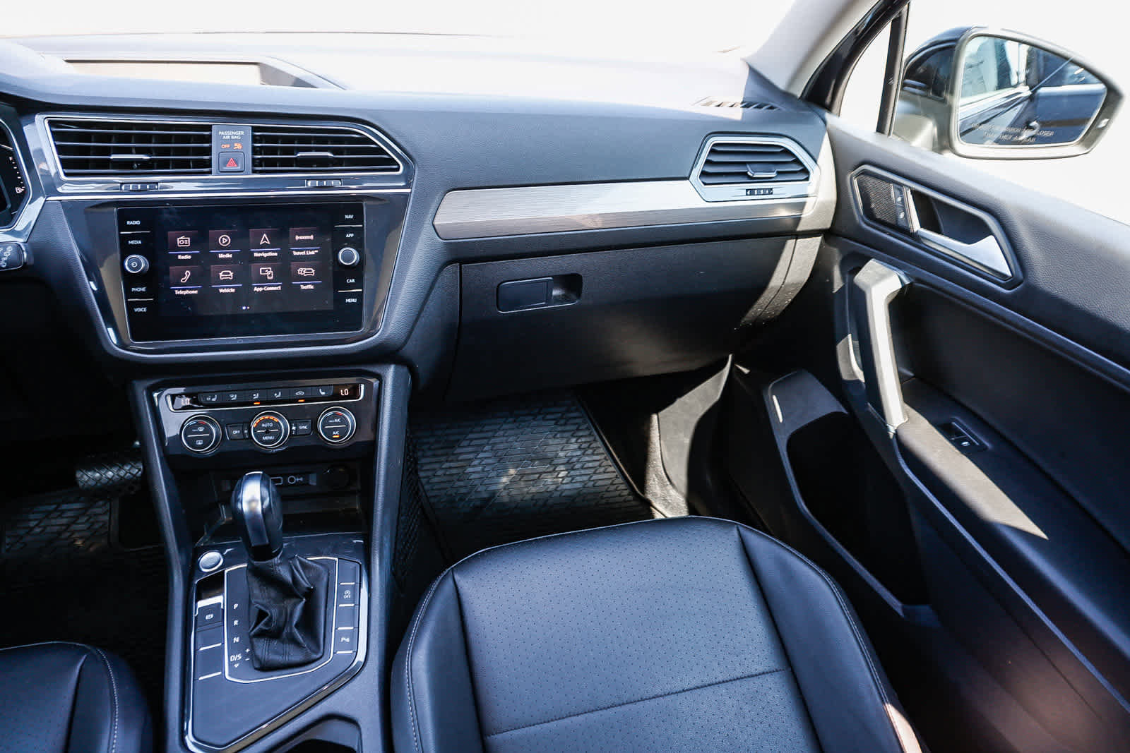 Used 2020 Volkswagen Tiguan SEL image 14