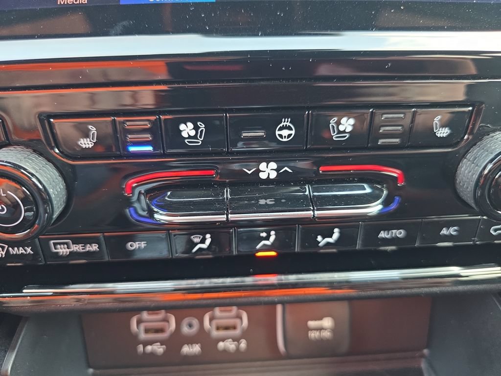 New 2025 Jeep Grand Cherokee Limited w/ Luxury Tech Group II AWD/4WD image 30