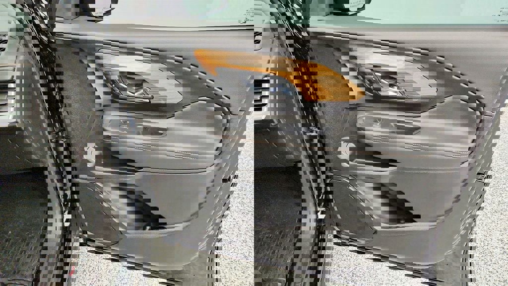 Used 2021 GMC Terrain SLE w/ Driver Convenience Package image 24