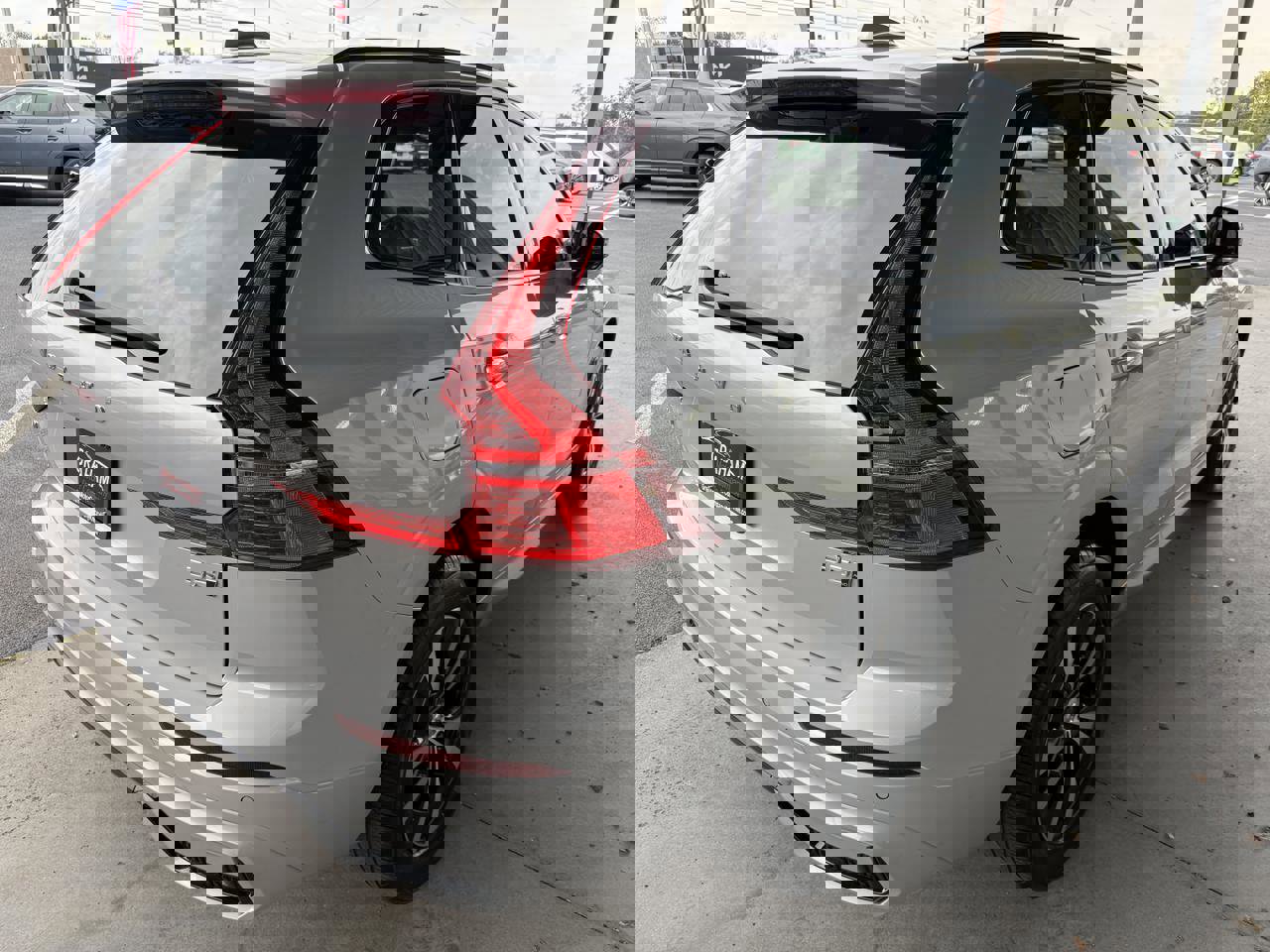 Used 2024 Volvo XC60 B5 Core image 4