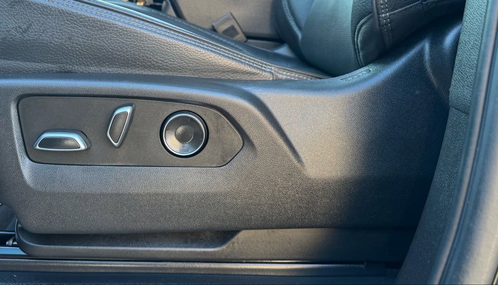 Used 2023 GMC Yukon Denali w/ Denali Reserve Package image 15