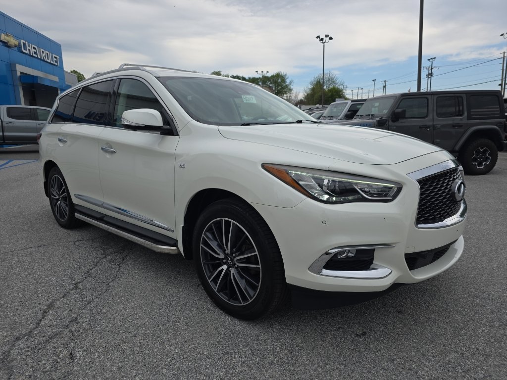 Used 2019 INFINITI QX60 Luxe w/ Sensory Package AWD/4WD image 3