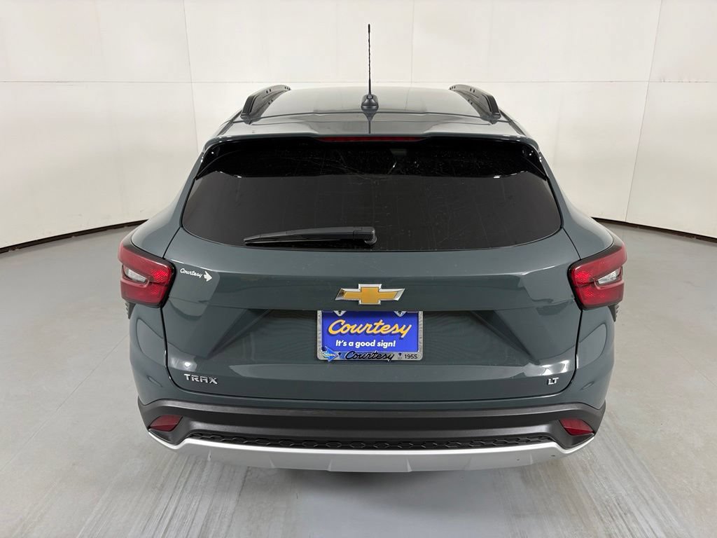 Used 2025 Chevrolet Trax LT FWD image 7