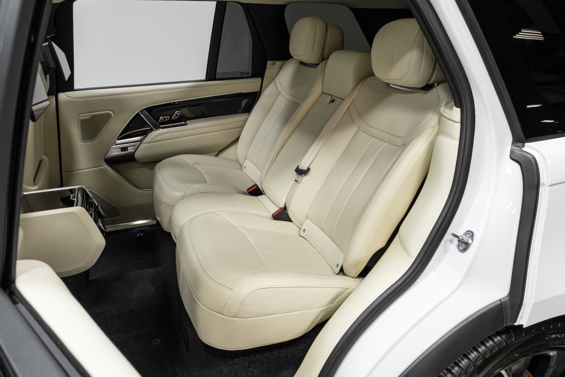 Used 2023 Land Rover Range Rover Long Wheelbase Autobiography image 39