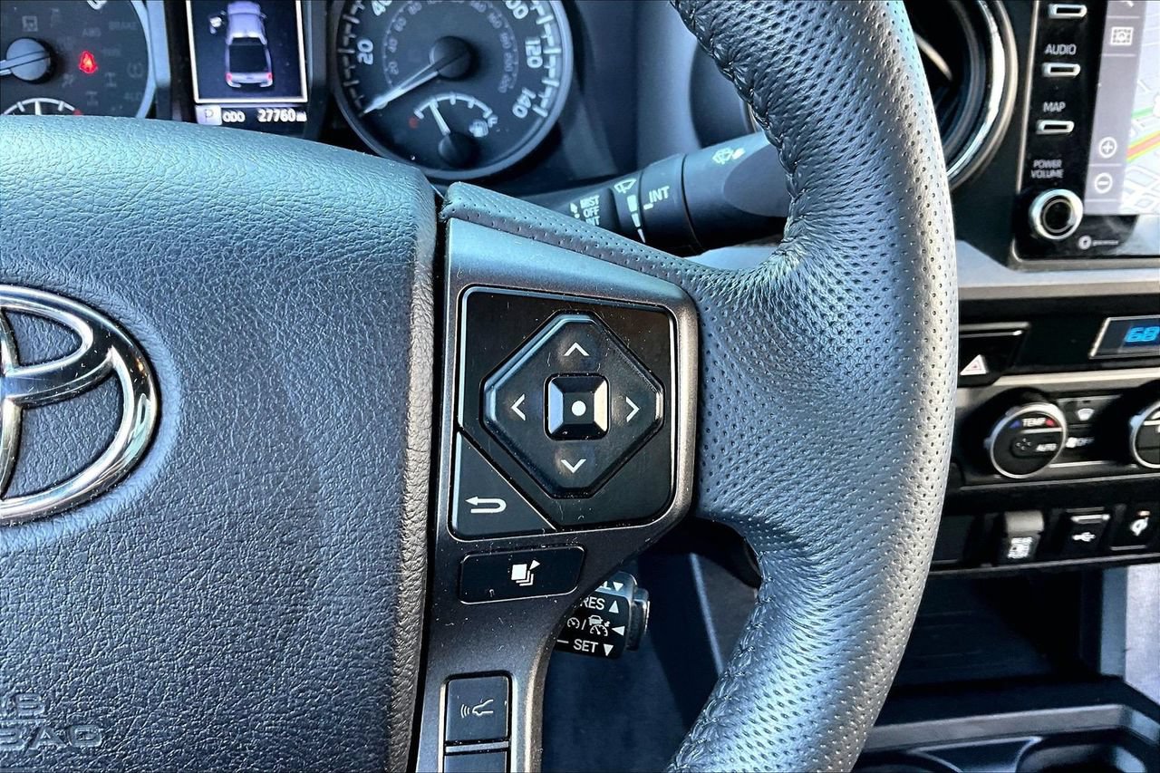 Used 2022 Toyota Tacoma TRD Sport AWD/4WD image 30