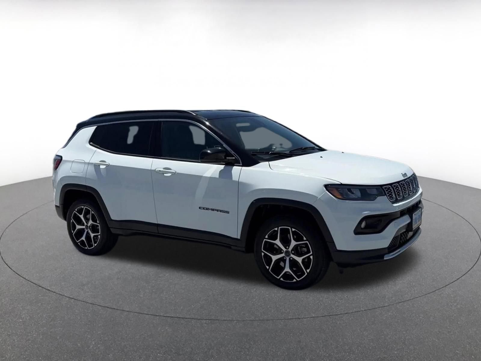 Used 2025 Jeep Compass Limited AWD/4WD image 2