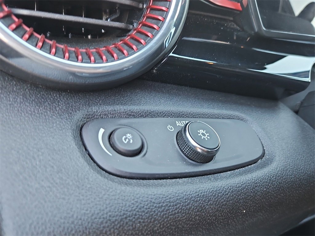 Used 2024 Chevrolet Trax RS w/ Sunroof Package image 27