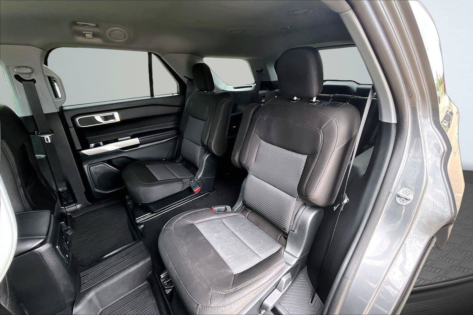 Used 2023 Ford Explorer XLT AWD/4WD image 26