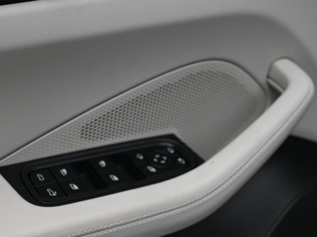 Certified 2025 Porsche Macan Electric RWD image 16