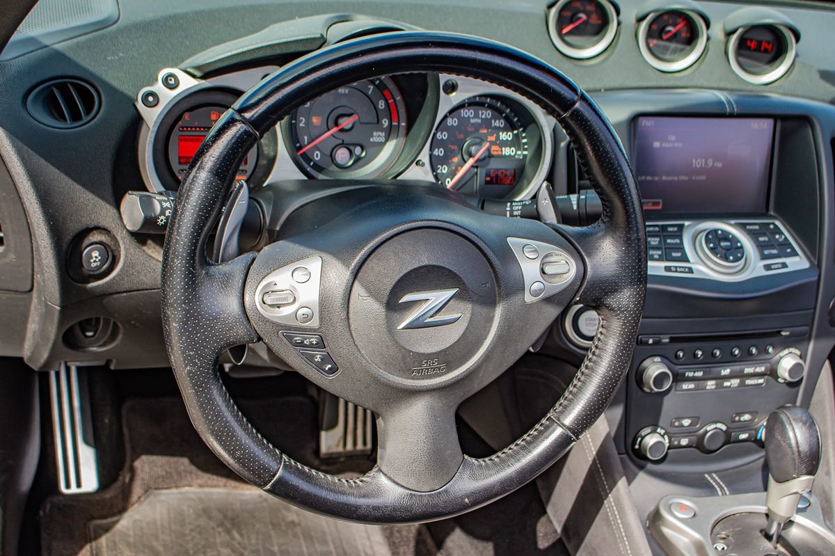 Used 2013 Nissan 370Z Touring RWD image 11