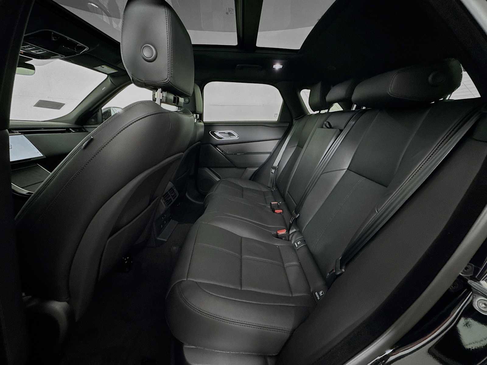 Used 2026 Land Rover Range Rover Velar Dynamic SE AWD/4WD image 21