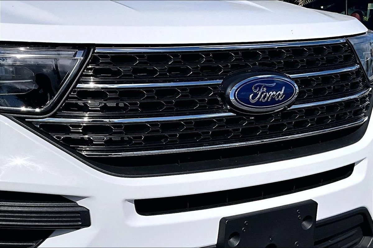 Used 2022 Ford Explorer XLT w/ Class IV Trailer Tow Package AWD/4WD image 36