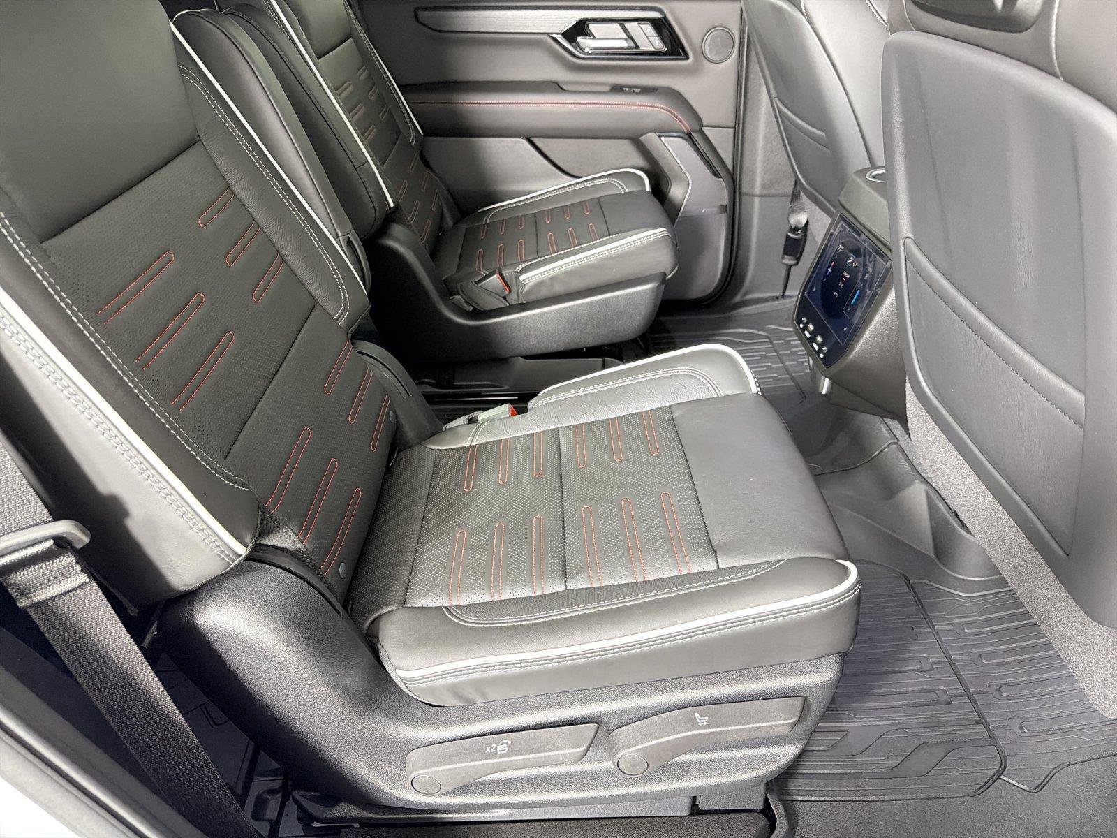 New 2026 GMC Yukon AT4 Ultimate AWD/4WD image 16