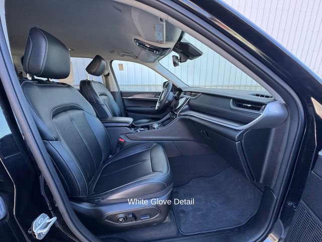 Used 2023 Jeep Grand Cherokee L Limited AWD/4WD image 8
