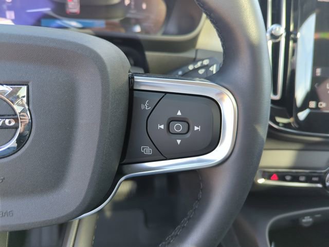 Used 2024 Volvo XC40 B5 Ultimate image 21