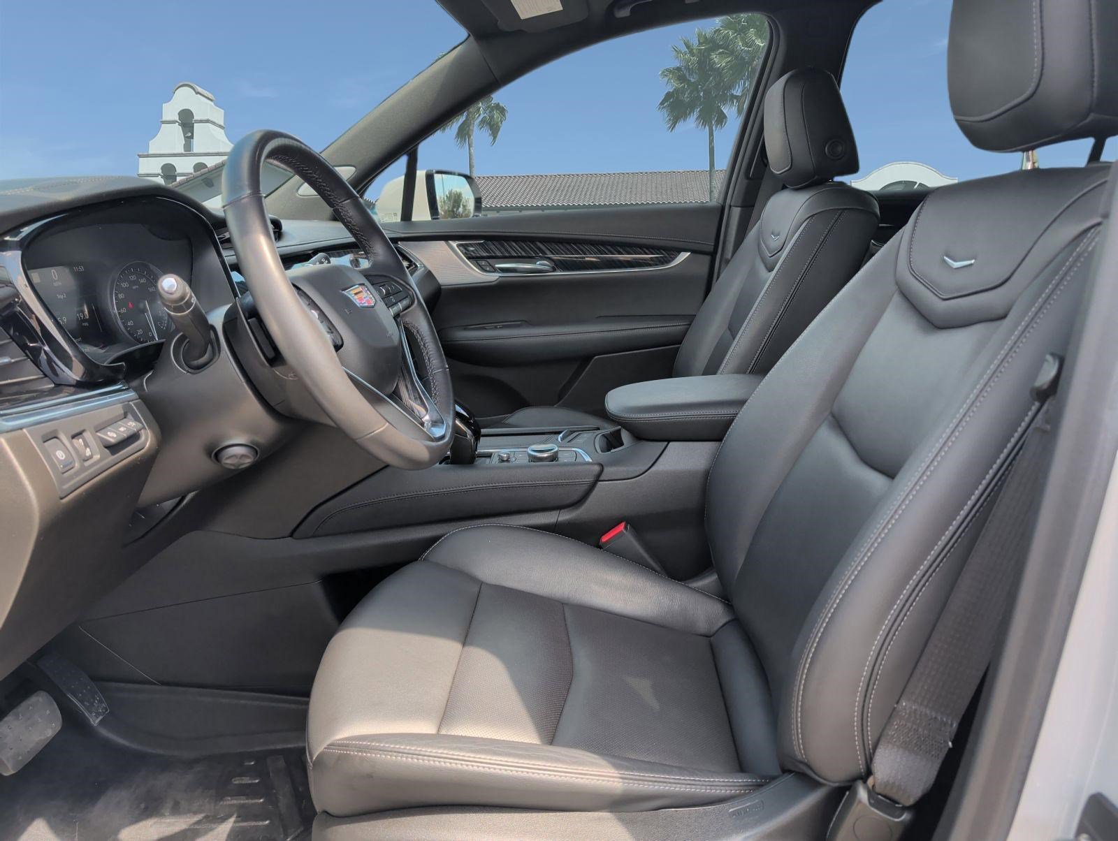 Used 2023 Cadillac XT6 Premium Luxury w/ Technology Package FWD image 11