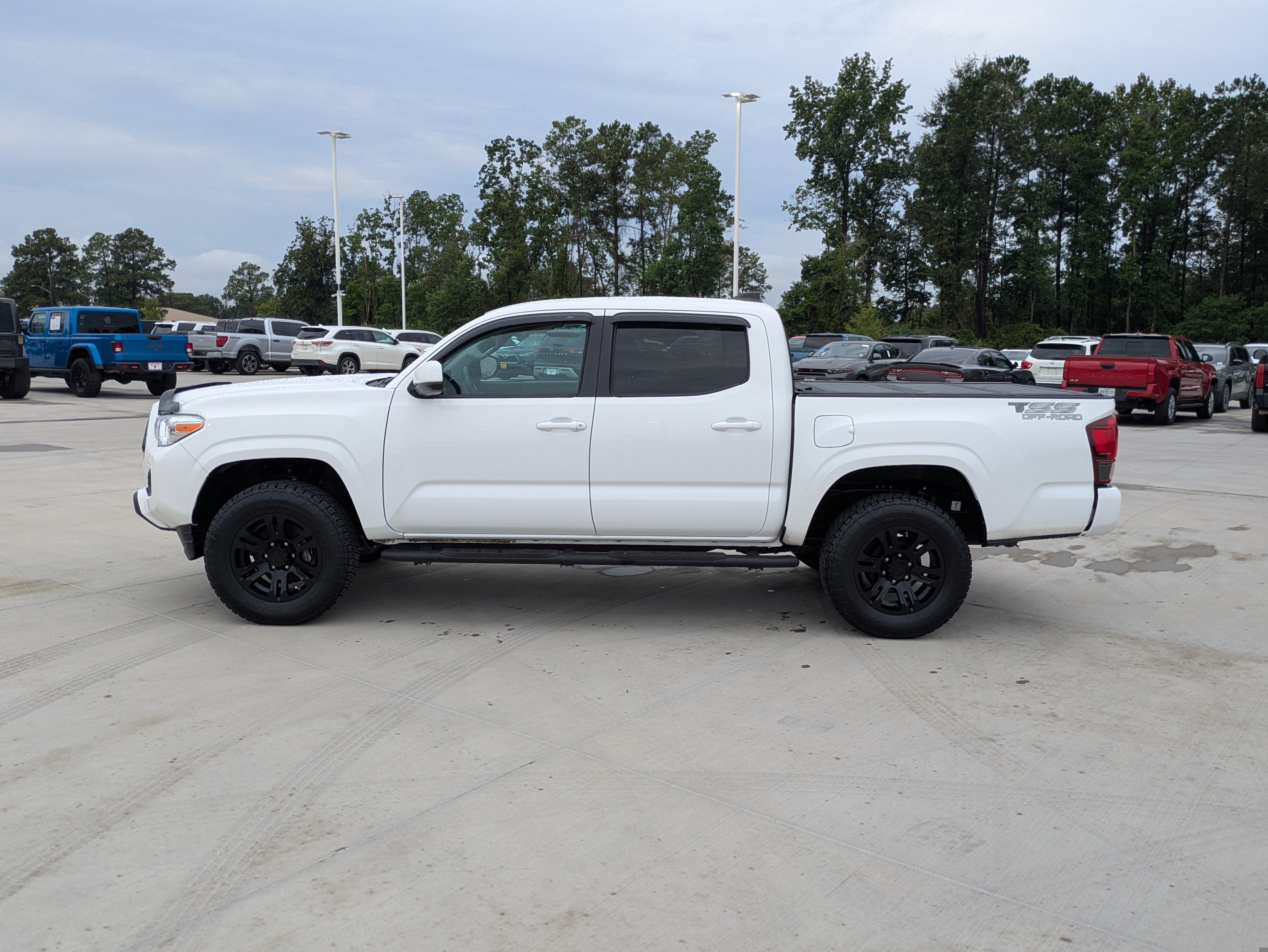 Certified 2022 Toyota Tacoma SR w/ SR Convenience Package RWD image 2
