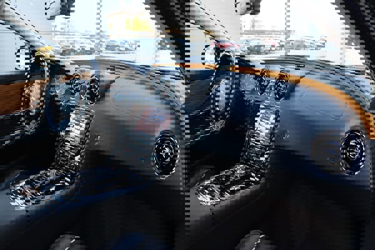 Used 2014 Jaguar XJ L Portfolio image 13