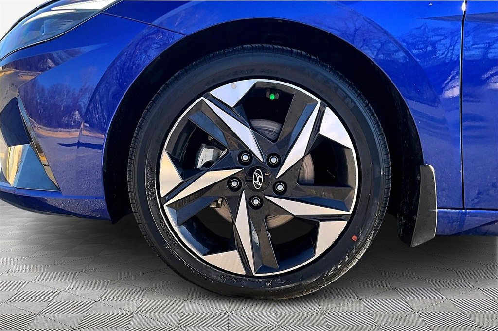 Used 2022 Hyundai Elantra SEL w/ Convenience + Premium Package image 9