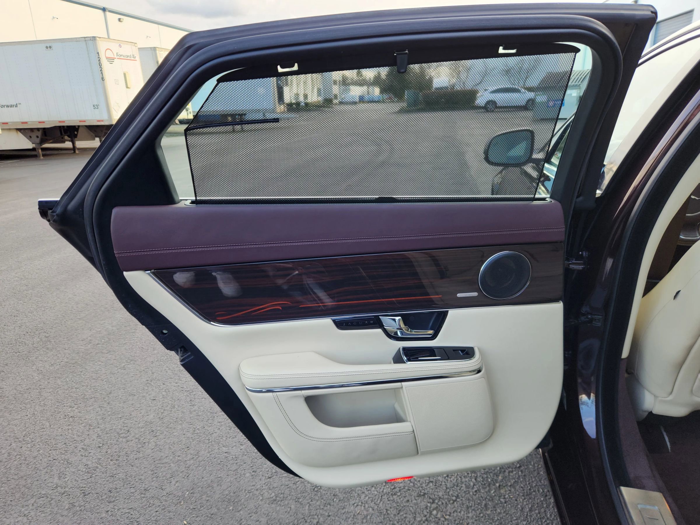 Used 2011 Jaguar XJ L Supersport RWD image 19