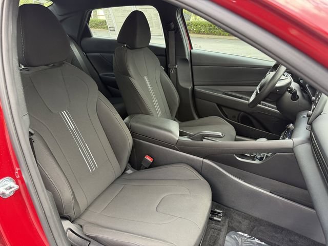 Used 2025 Hyundai Elantra Sport FWD image 31