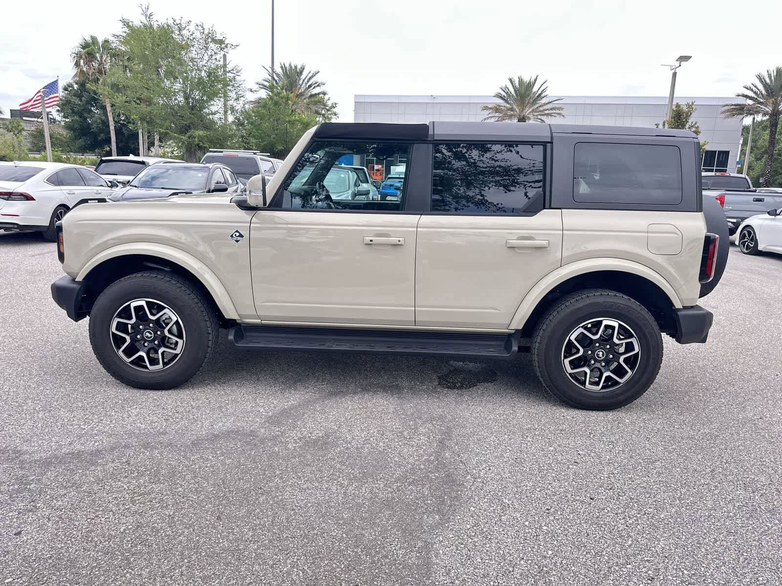 Used 2025 Ford Bronco Outer Banks AWD/4WD image 3