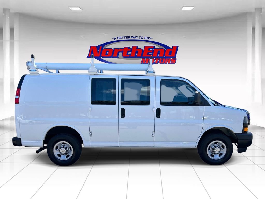 Used 2020 Chevrolet Express 3500 w/ Driver Convenience Package RWD image 2