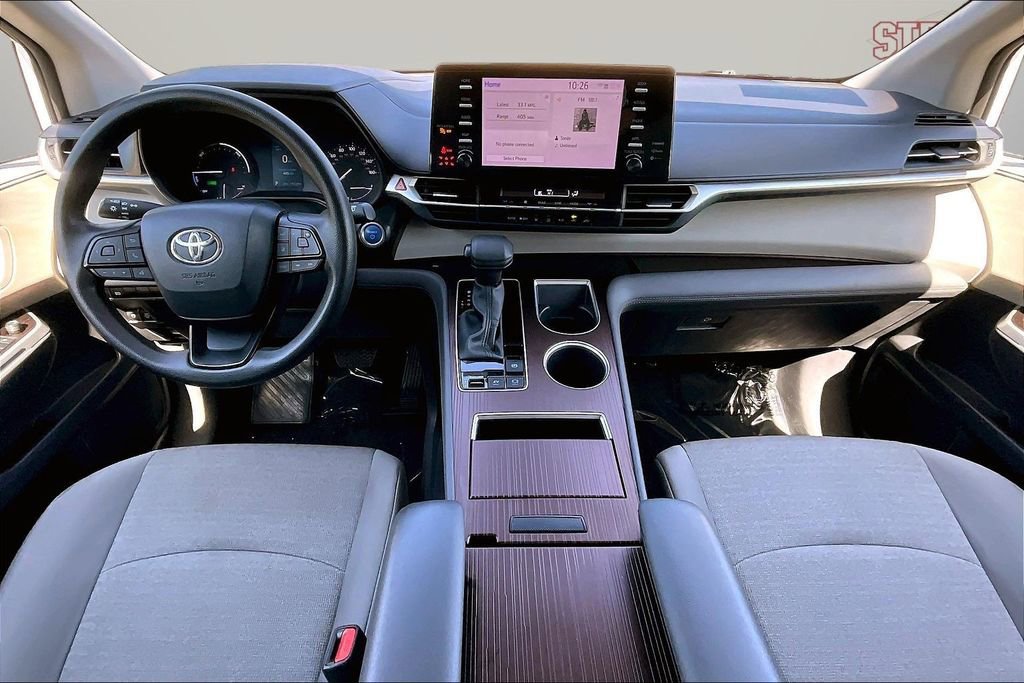 Used 2024 Toyota Sienna LE FWD image 7