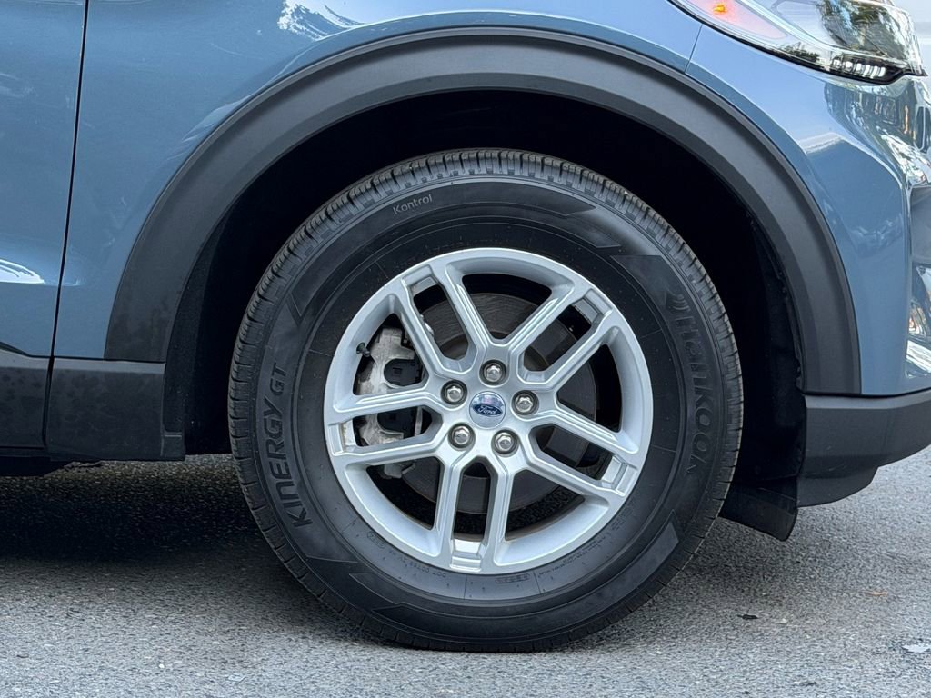 Used 2025 Ford Explorer Active AWD/4WD image 9