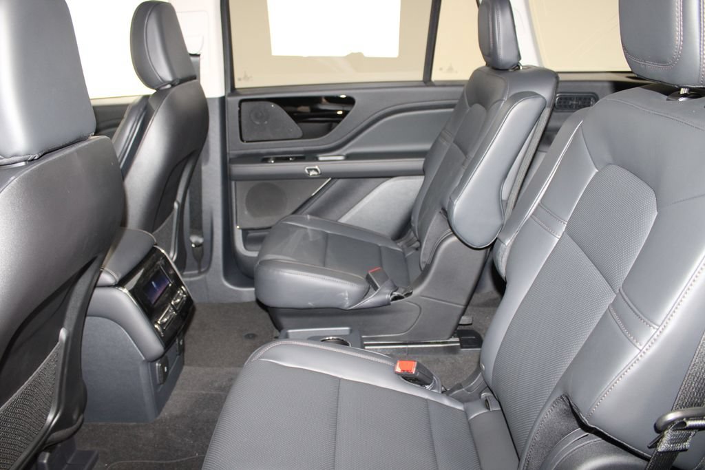 New 2026 Lincoln Aviator 2WD w/ Jet Appearance Package image 23