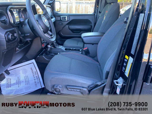 Used 2025 Jeep Wrangler Unlimited Rubicon AWD/4WD image 12