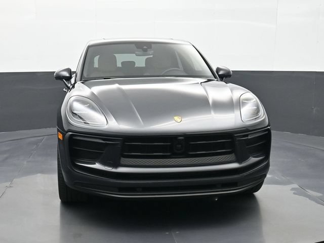 Certified 2025 Porsche Macan AWD/4WD image 26