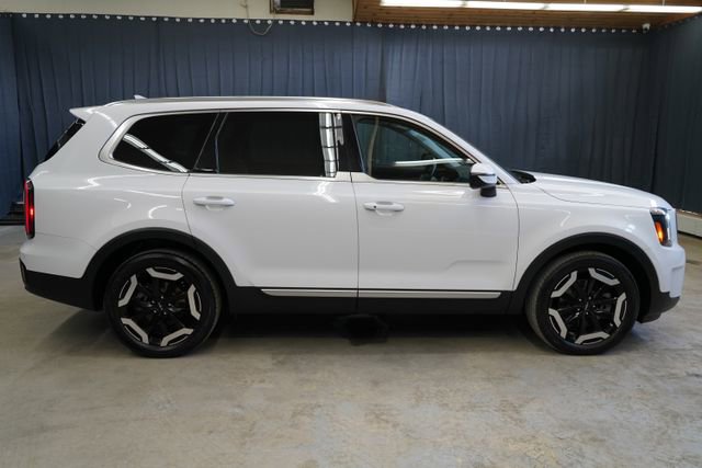 Used 2023 Kia Telluride EX w/ EX Captain's Chair Package AWD/4WD image 8